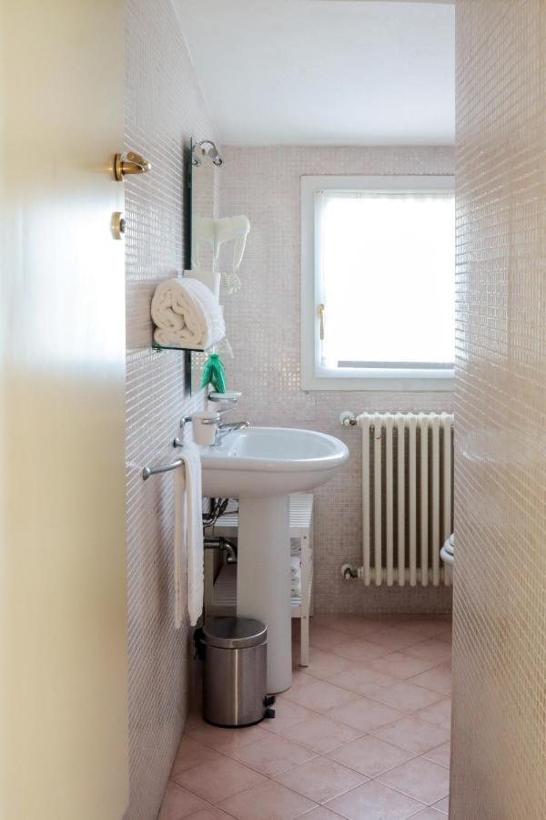 Villa Meli Lupi - Residenze Temporanee Parma Exteriör bild