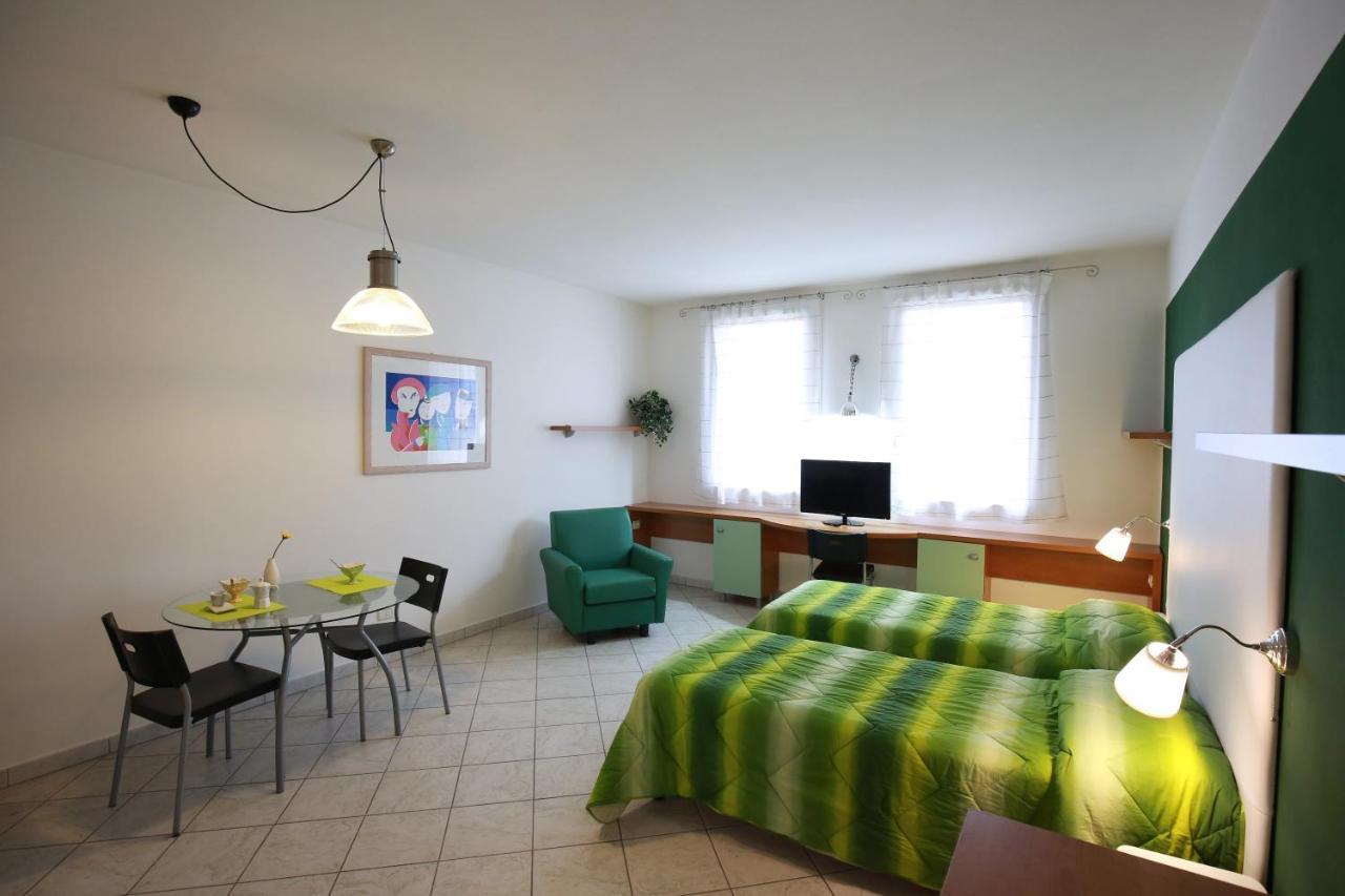Villa Meli Lupi - Residenze Temporanee Parma Exteriör bild