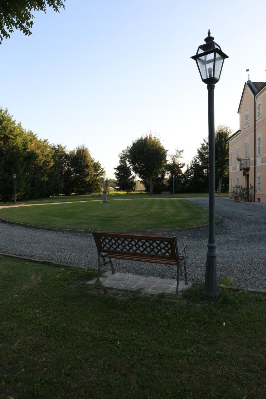 Villa Meli Lupi - Residenze Temporanee Parma Exteriör bild