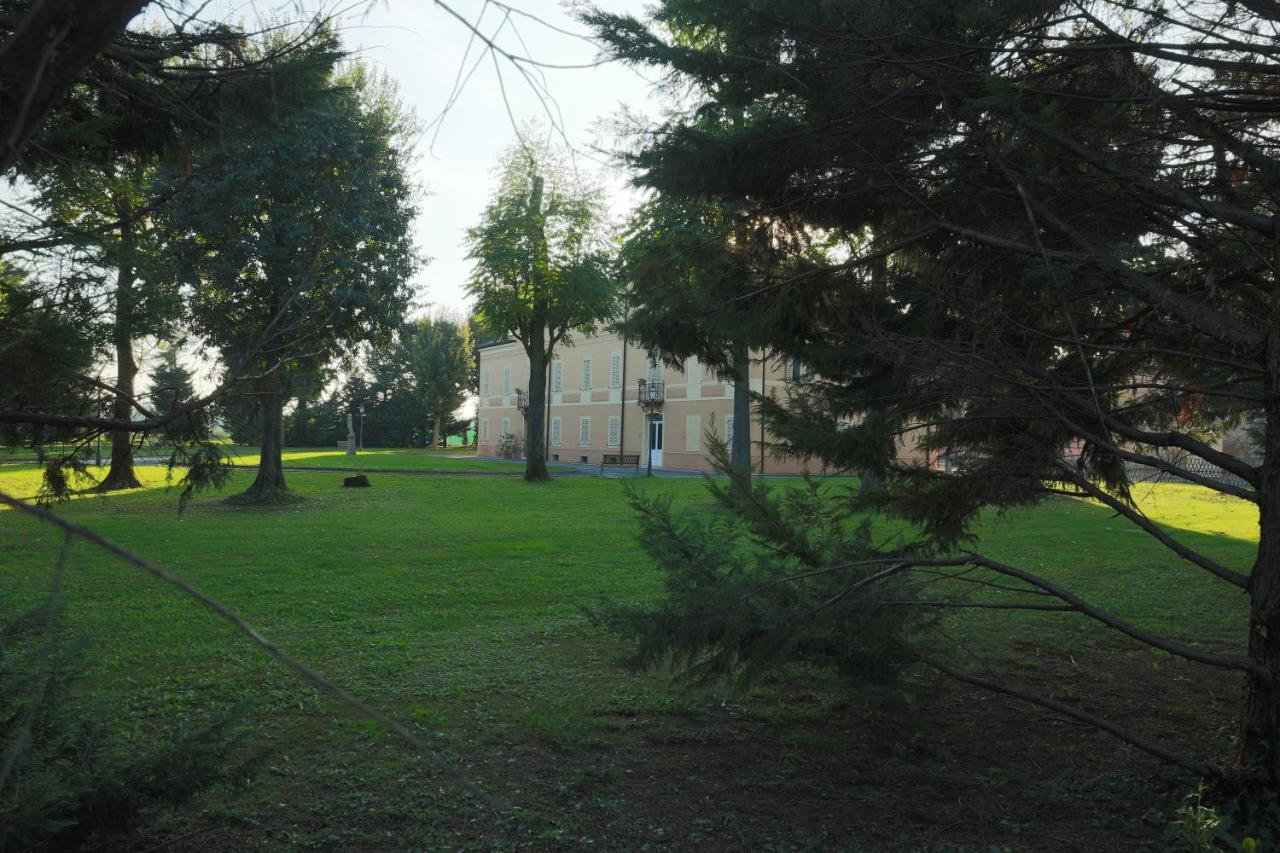 Villa Meli Lupi - Residenze Temporanee Parma Exteriör bild