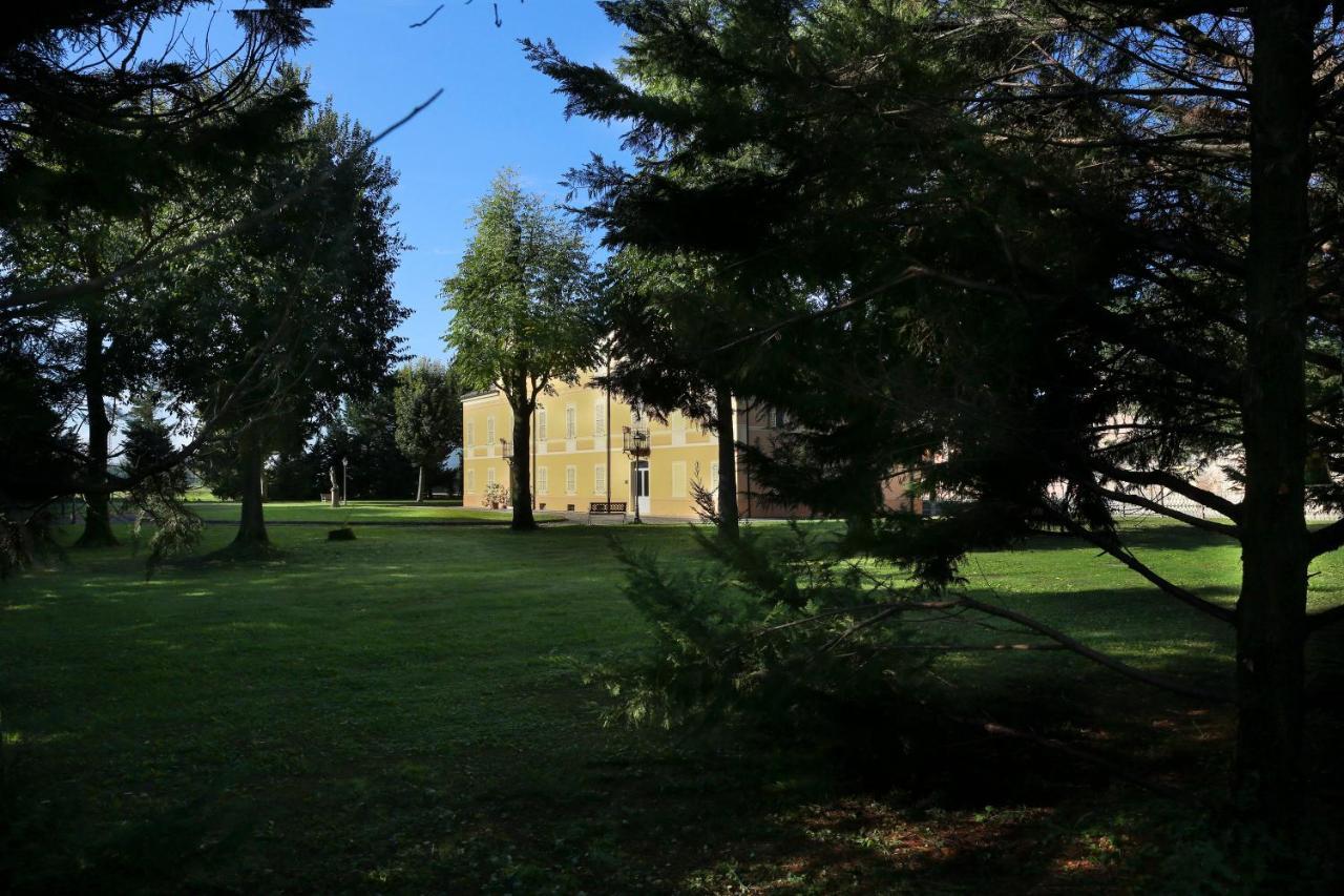 Villa Meli Lupi - Residenze Temporanee Parma Exteriör bild